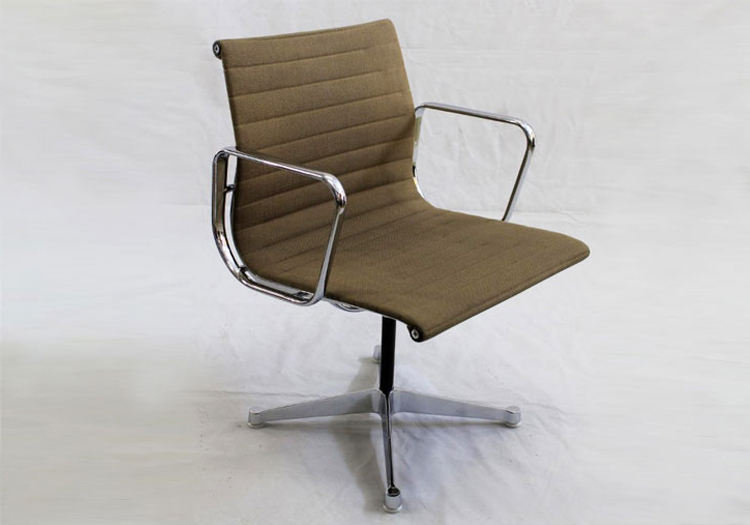 Vintage EA 107 Armlehnstuhl von Charles & Ray Eames für Herman Miller
